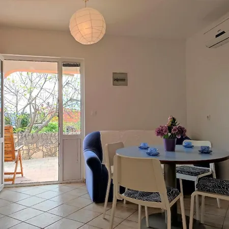 Rose Apartment *